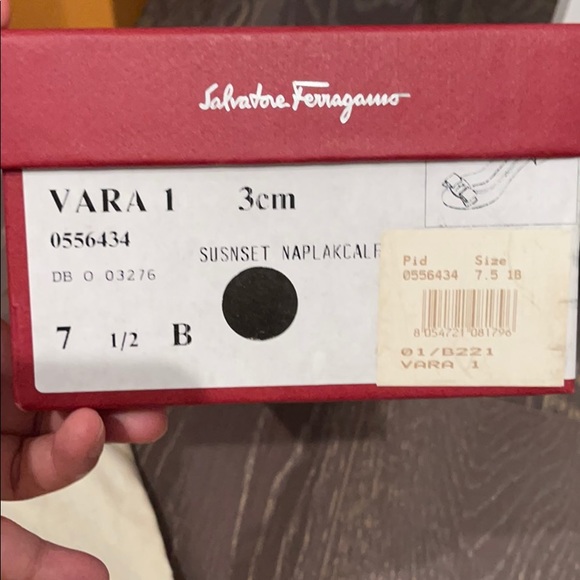 Salvatore Ferragamo Vera Pumps Shoes - Picture 5 of 6